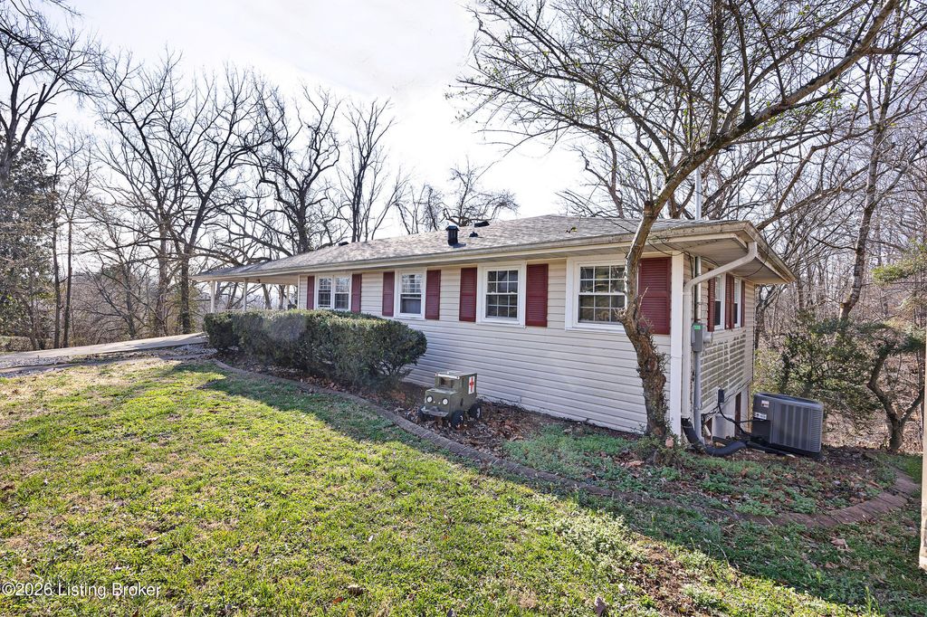 Photo of 105 Lewis Ct, Greensburg, KY 42743 (MLS # 1710941)