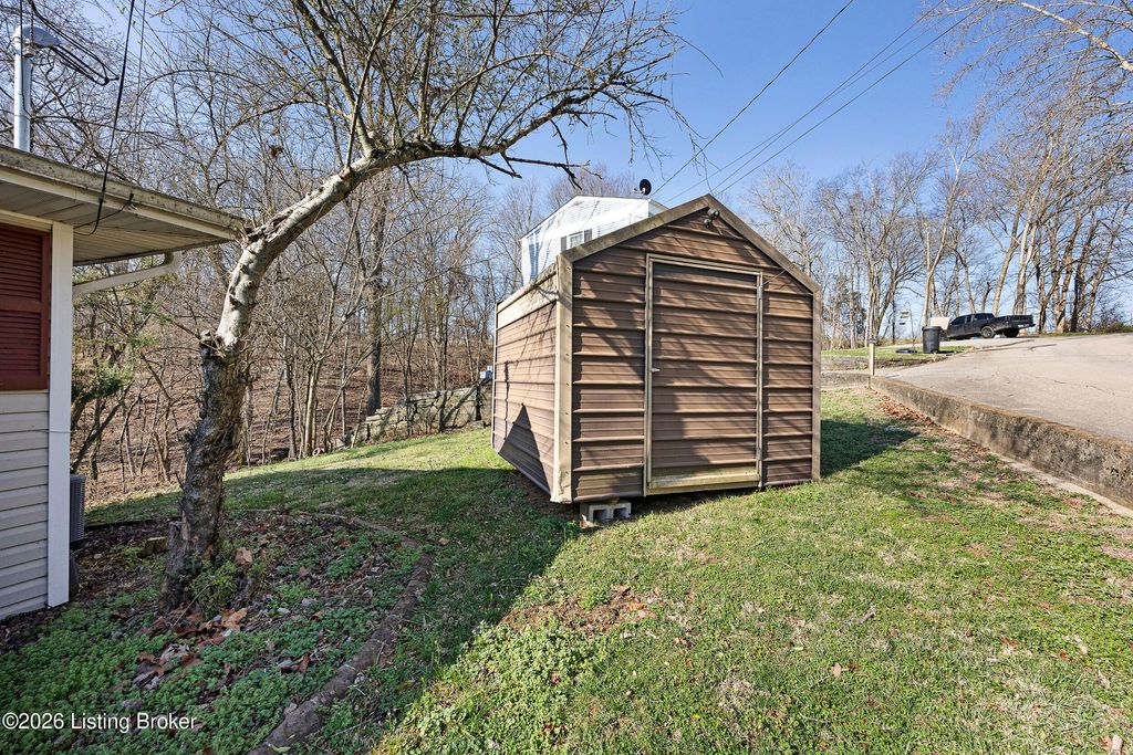 Photo of 105 Lewis Ct, Greensburg, KY 42743 (MLS # 1710941)