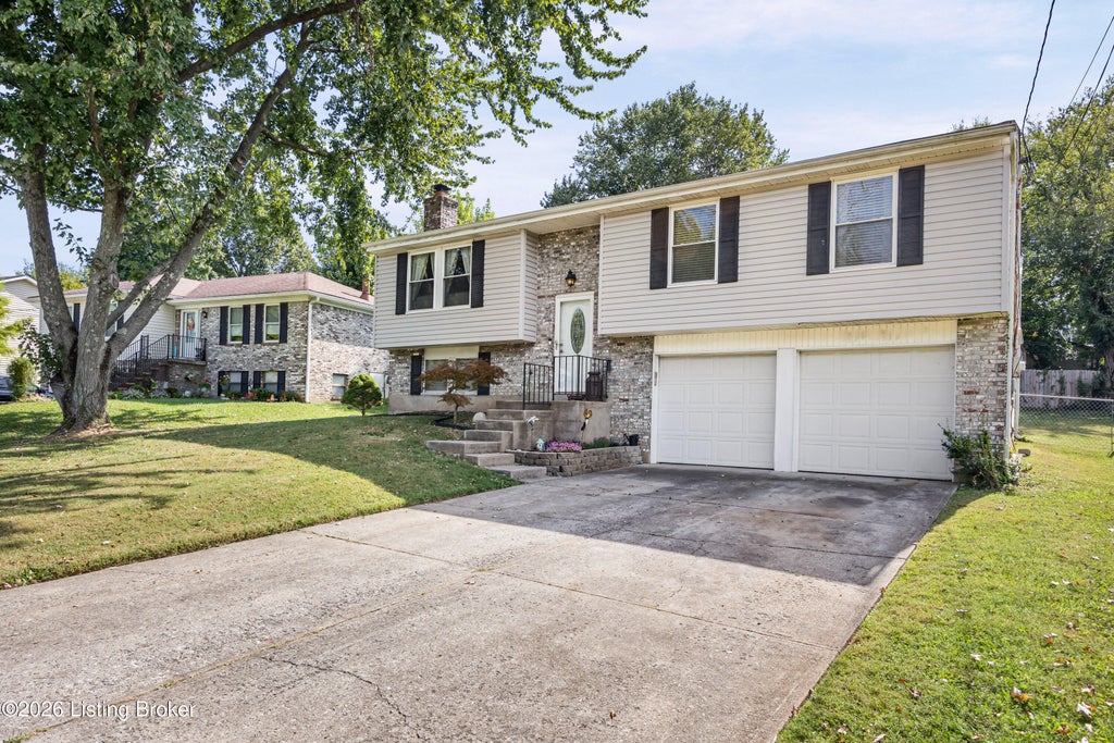 Photo of 7609 Market Cart Way, Louisville, KY 40291 (MLS # 1728395)