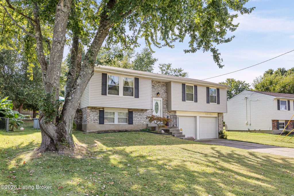 Photo of 7609 Market Cart Way, Louisville, KY 40291 (MLS # 1728395)