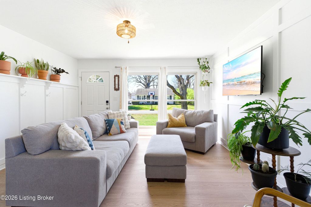 Photo of 3233 Wellingmoor Ave, Louisville, KY 40218 (MLS # 1712193)