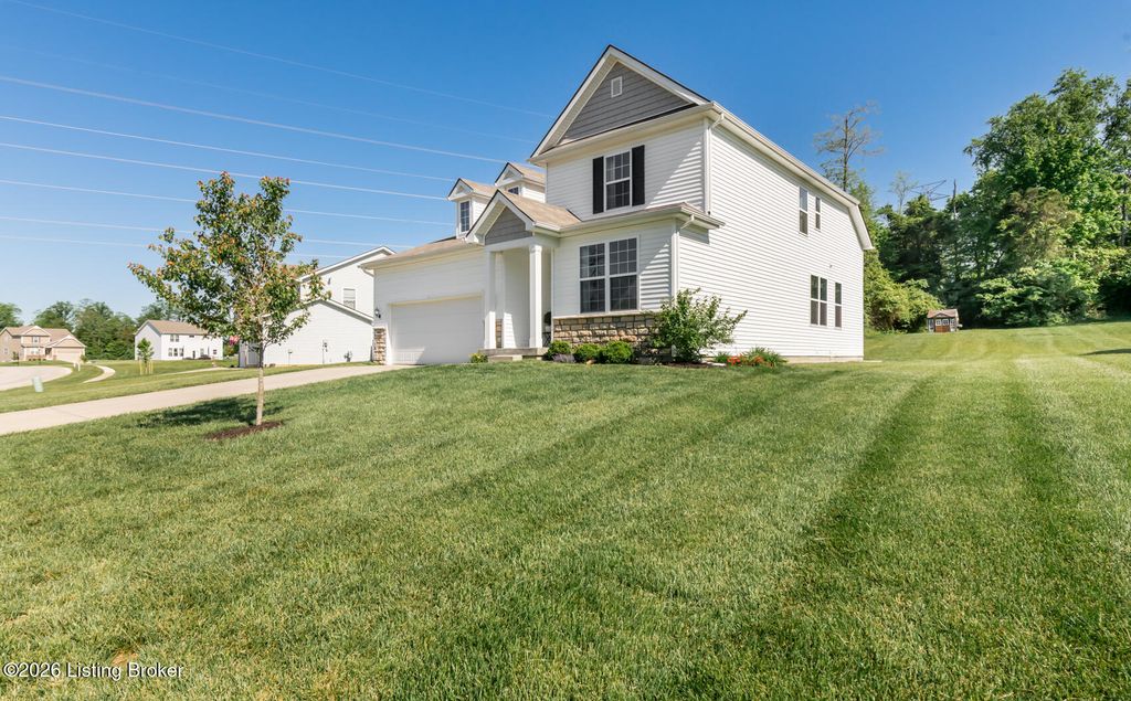 Photo of 3923 Creek Meadow Dr, La Grange, KY 40031 (MLS # 1716753)