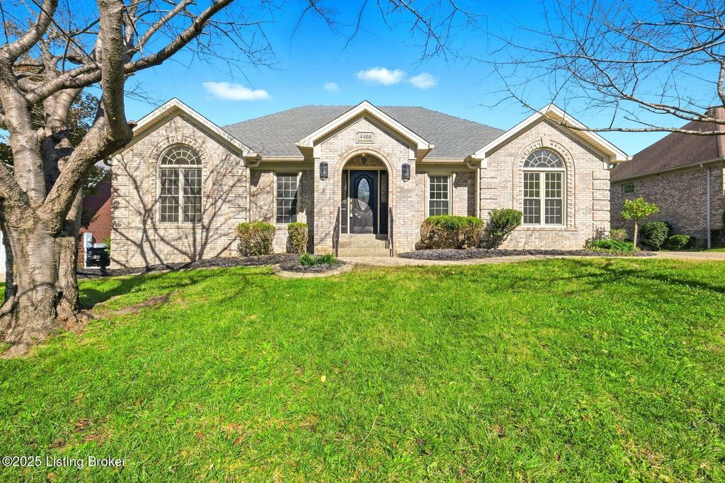 Photo of 4402 Stone Wynde Dr, Louisville, KY 40272 (MLS # 1701559)