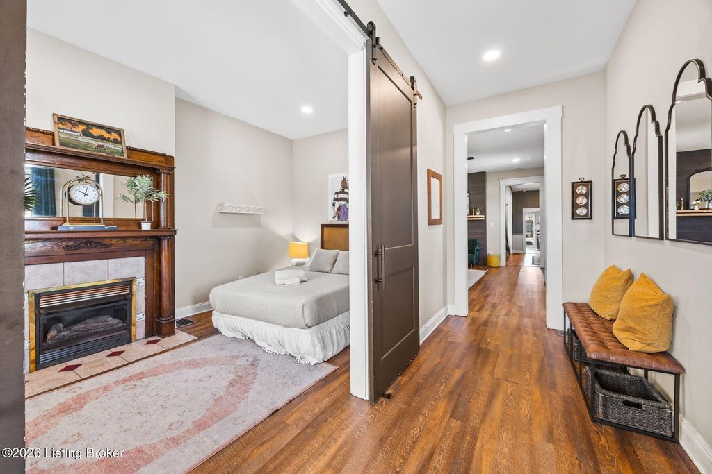 Photo of 909 E Gray St, Louisville, KY 40204 (MLS # 1714795)