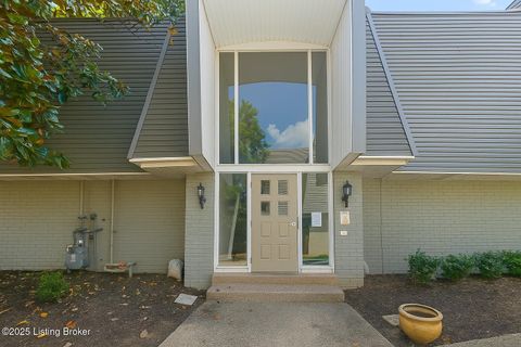 Photo of 812 La Fontenay Ct, Louisville, KY 40223 (MLS # 1708636)