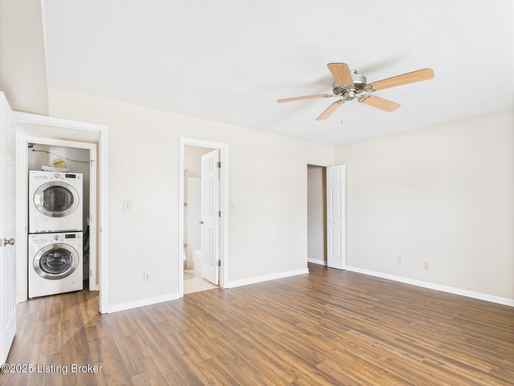 Photo of 812 La Fontenay Ct, Louisville, KY 40223 (MLS # 1708636)