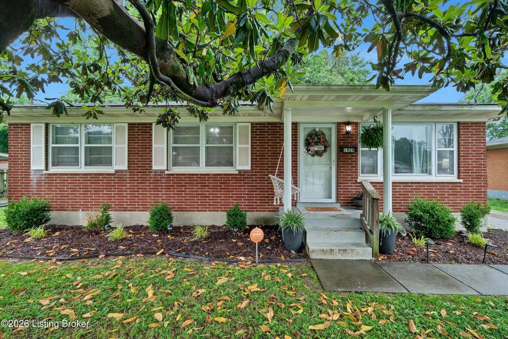 Photo of 1924 White Oak Ln, Louisville, KY 40216 (MLS # 1725627)