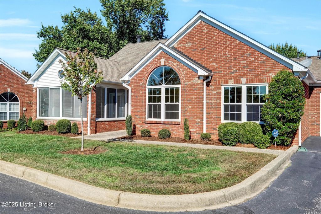 Photo of 3518 Saint Andrews Village Cir, Louisville, KY 40241 (MLS # 1701201)