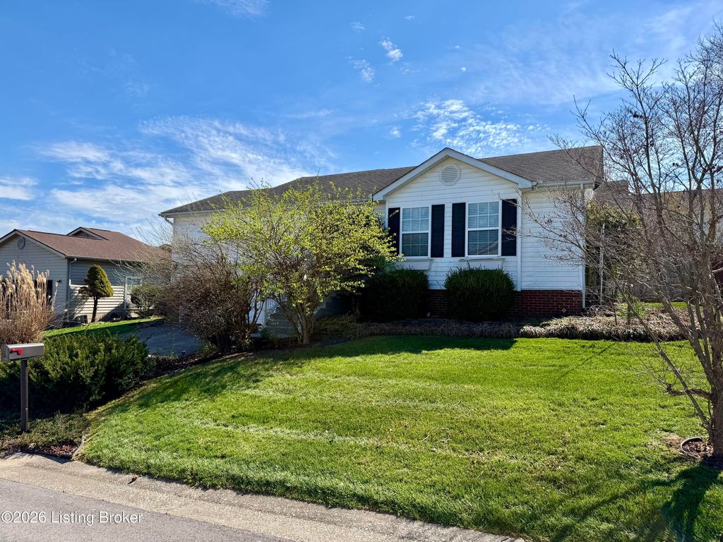 Photo of 104 Baltrusol Ct, Frankfort, KY 40601 (MLS # 1712471)