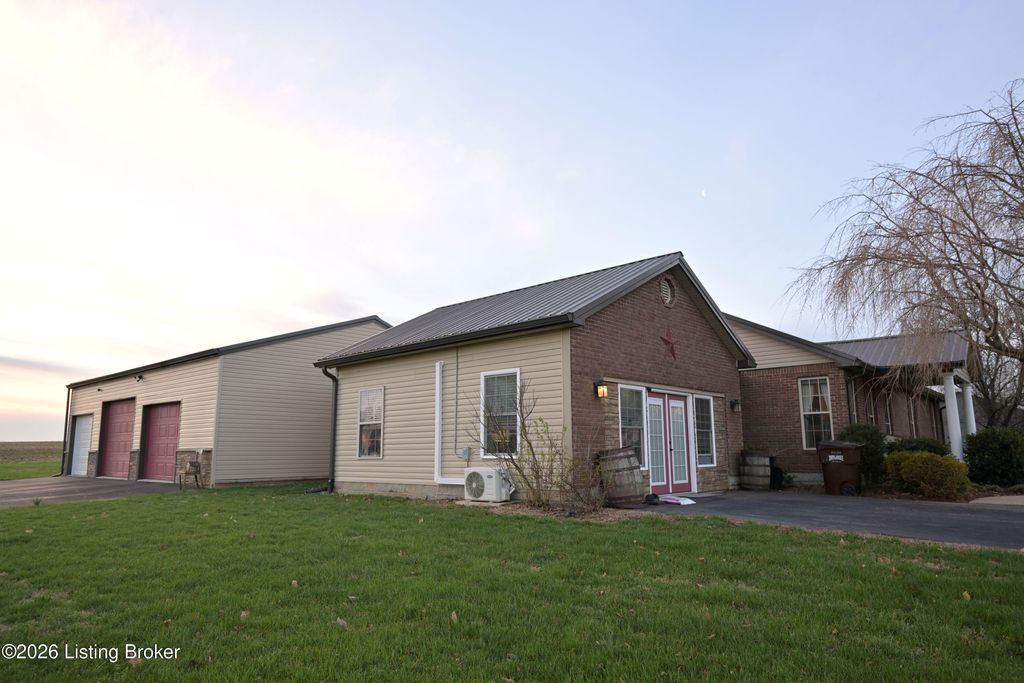 Photo of 404 Riverview Dr, Milton, KY 40045 (MLS # 1711270)