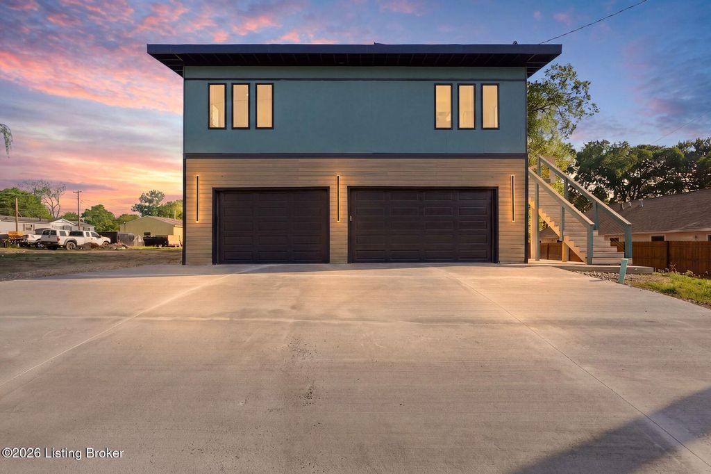 Photo of 309 Franklin St, Jeffersonville, IN 47130 (MLS # 1715847)