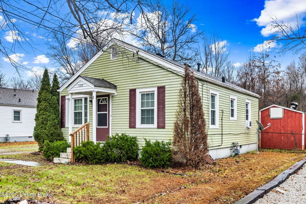 Photo of 1310 Doris Dr, Louisville, KY 40118 (MLS # 1705578)