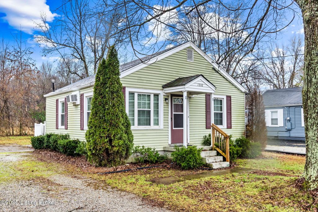 Photo of 1310 Doris Dr, Louisville, KY 40118 (MLS # 1705578)