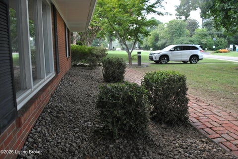 Tiny photo for 2706 Lime Kiln Ln, Louisville, KY 40222 (MLS # 1729618)