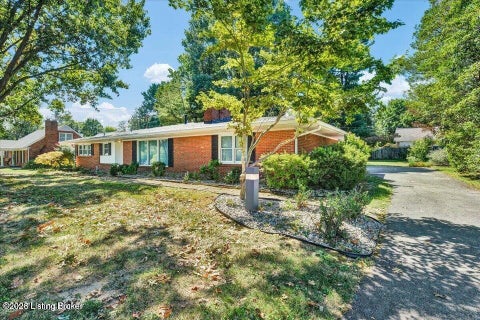 Tiny photo for 2706 Lime Kiln Ln, Louisville, KY 40222 (MLS # 1729618)