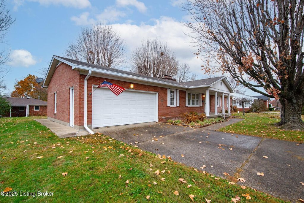 Photo of 428 Morningside Dr, Elizabethtown, KY 42701 (MLS # 1703741)