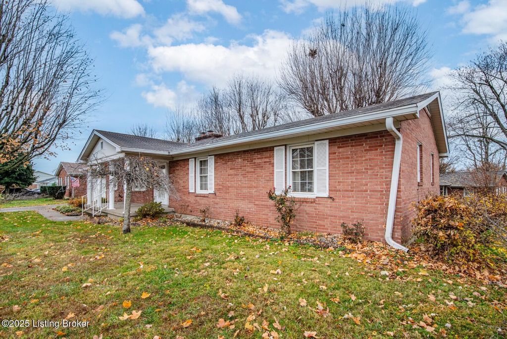 Photo of 428 Morningside Dr, Elizabethtown, KY 42701 (MLS # 1703741)