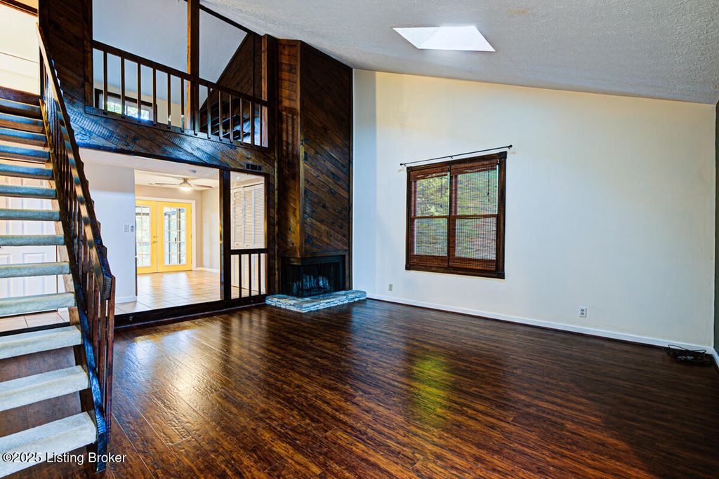 Photo of 3803 Bigelow Dr, Jeffersontown, KY 40299 (MLS # 1707677)