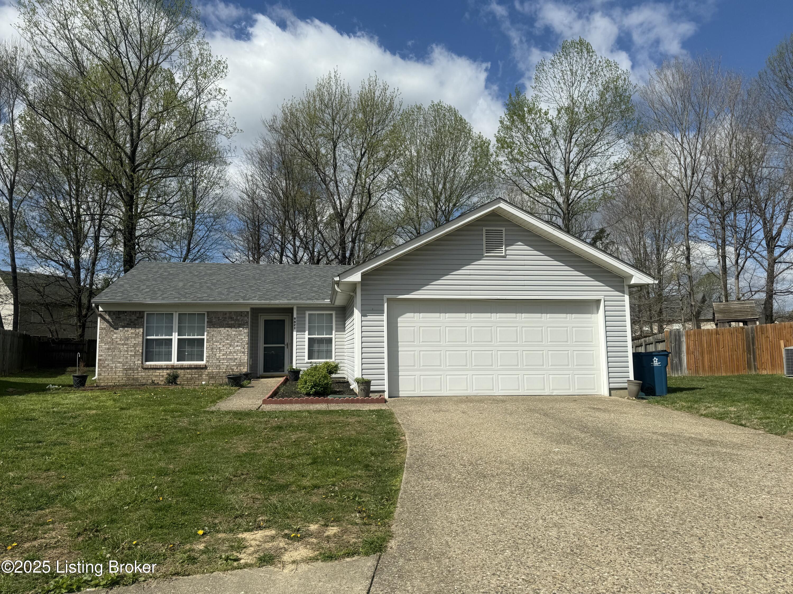 9621 Arrowridge Dr, Louisville, Kentucky image 2