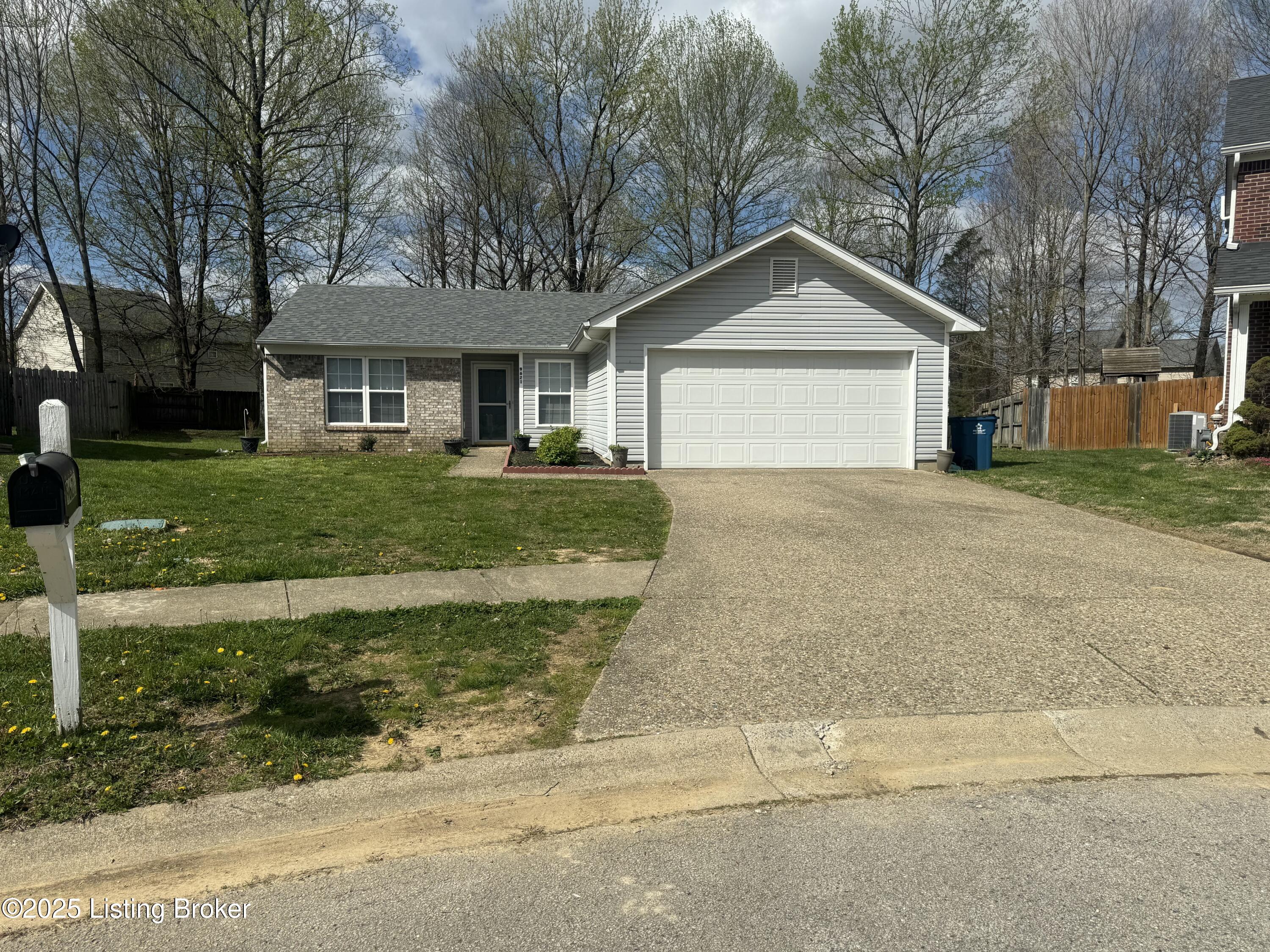 9621 Arrowridge Dr, Louisville, Kentucky image 3
