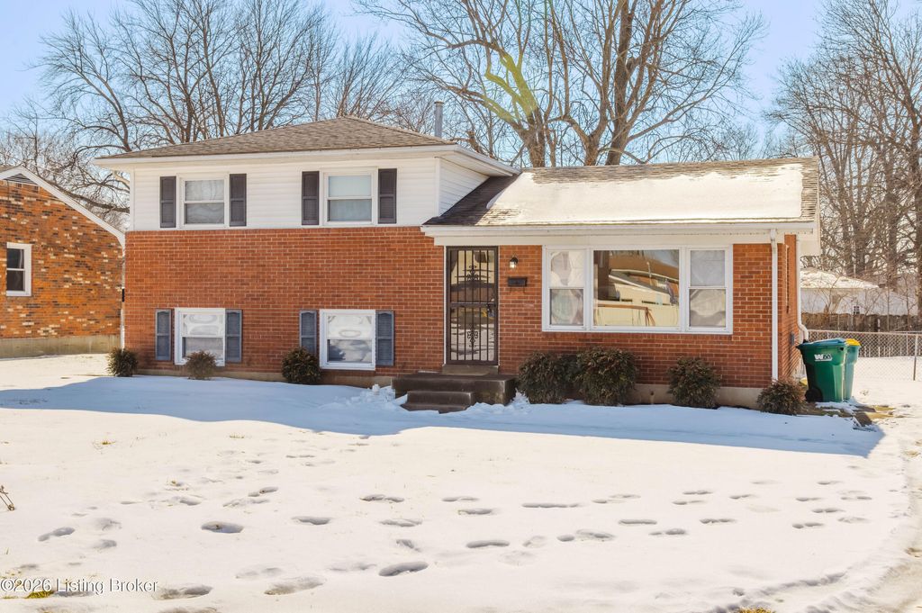 Photo of 5014 Barnes Dr, Louisville, KY 40219 (MLS # 1708911)