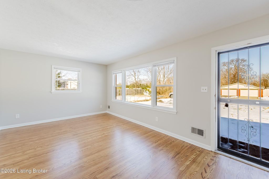 Photo of 5014 Barnes Dr, Louisville, KY 40219 (MLS # 1708911)