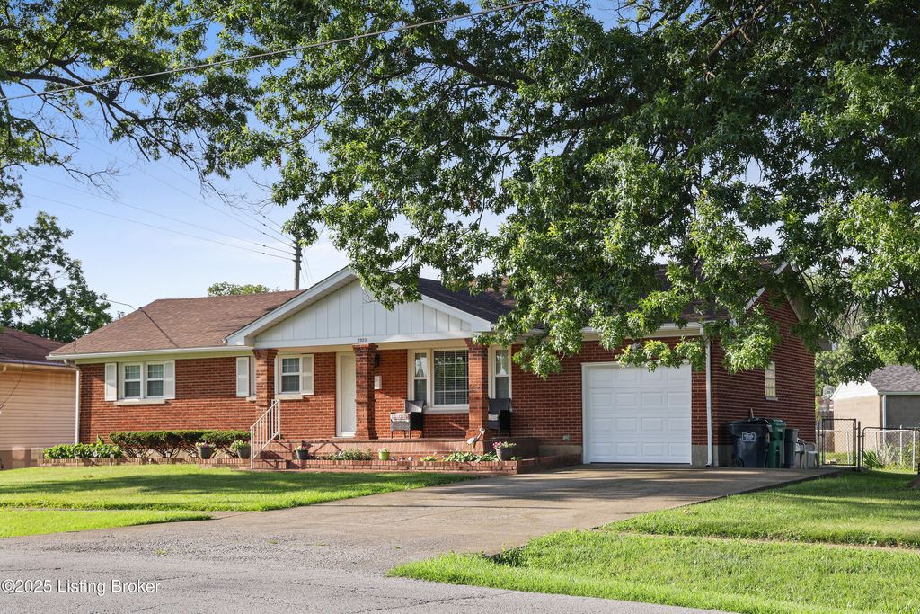 Photo of 2301 Farnsley Rd, Louisville, KY 40216 (MLS # 1705795)