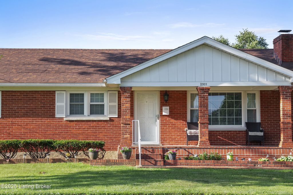 Photo of 2301 Farnsley Rd, Louisville, KY 40216 (MLS # 1705795)