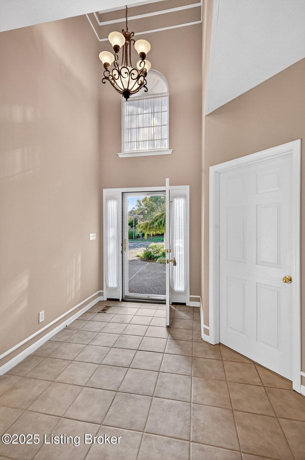 Photo of 3207 Hurstbourne Springs Dr, Louisville, KY 40220 (MLS # 1708100)