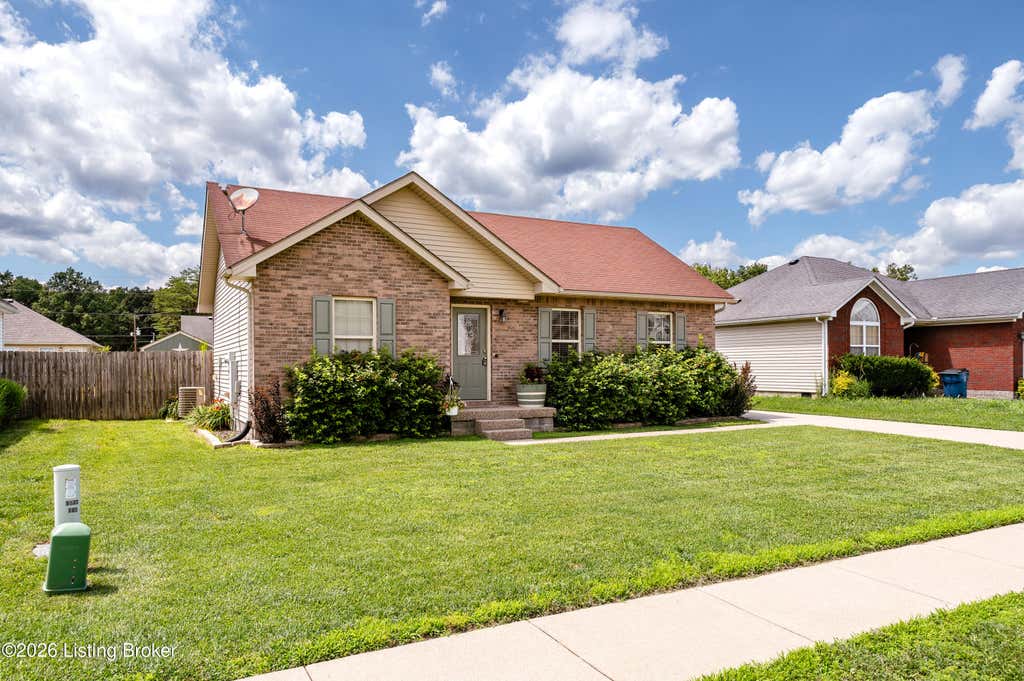 Photo of 281 Madison Rae Blvd, Shepherdsville, KY 40165 (MLS # 1721034)