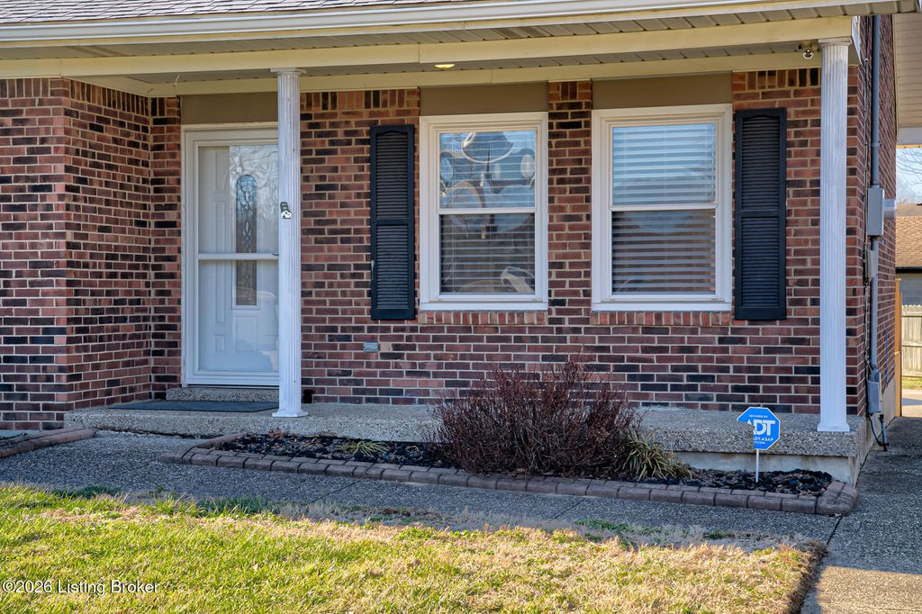 Photo of 7202 Kosene Ct, Louisville, KY 40258 (MLS # 1708441)