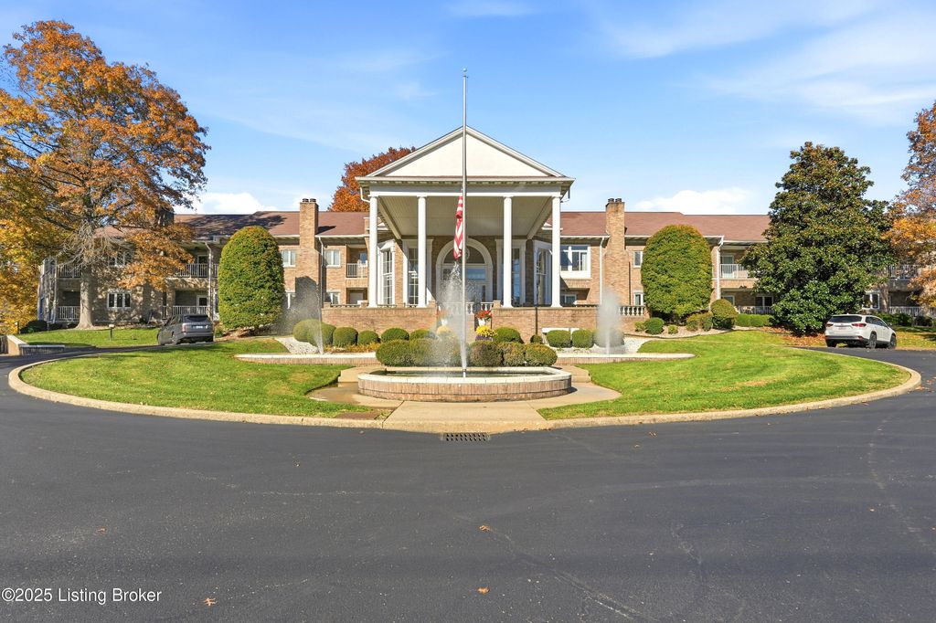 Photo of 8605 Shelbyville Rd #200, Louisville, KY 40222 (MLS # 1704552)