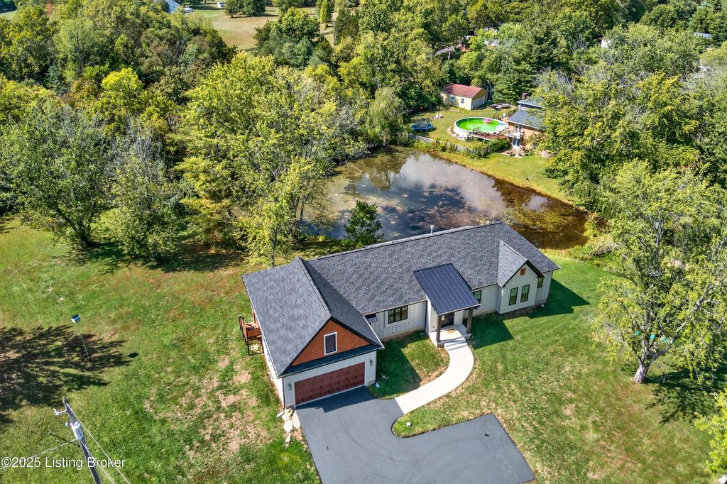 Photo of 3802 Carriage Hill Dr, Crestwood, KY 40014 (MLS # 1699776)