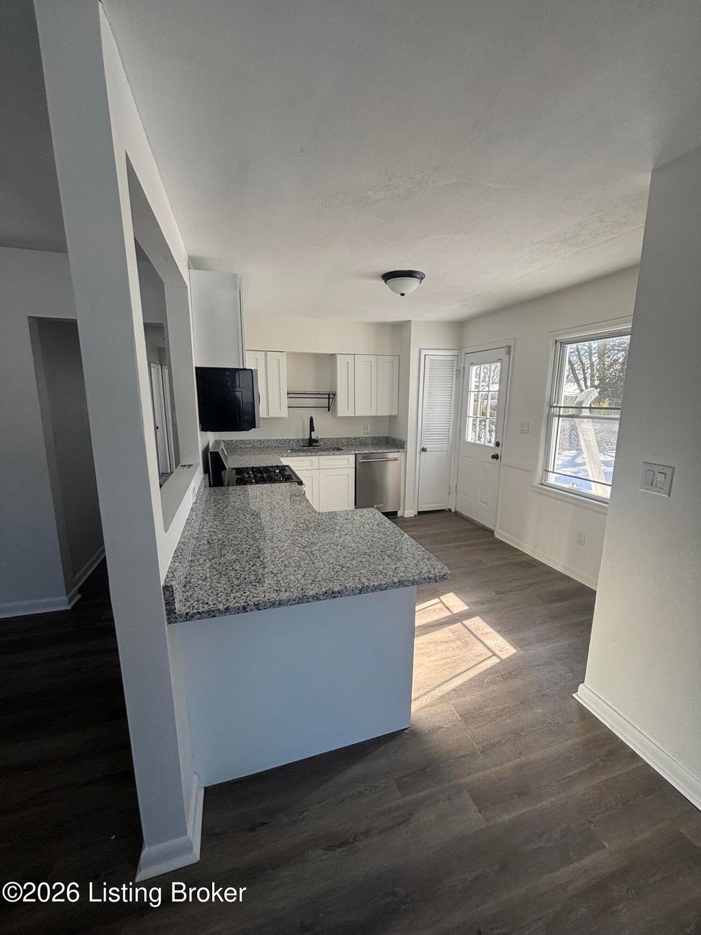 Photo of 5214 Red Oak Ln, Louisville, KY 40218 (MLS # 1708113)