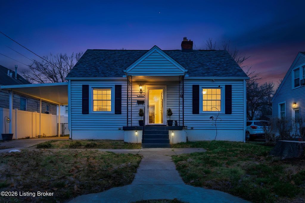 Photo of 4824 Fielding Way, Louisville, KY 40216 (MLS # 1709058)