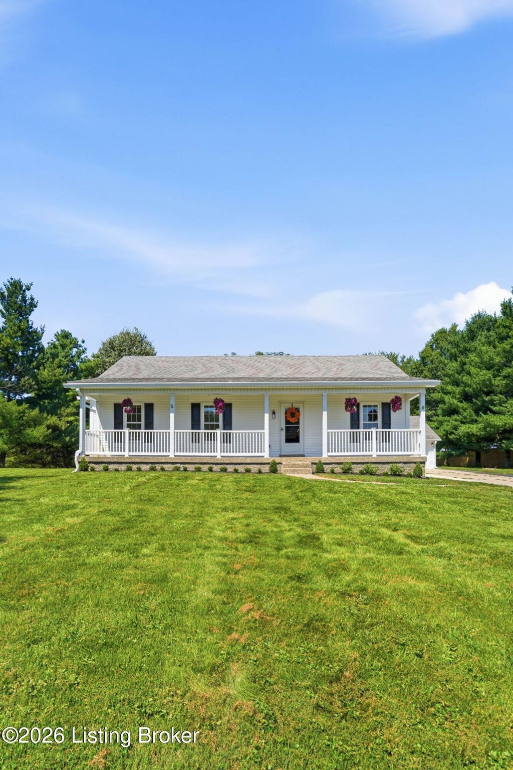 Photo of 142 Meadow Lake Dr, Taylorsville, KY 40071 (MLS # 1733219)