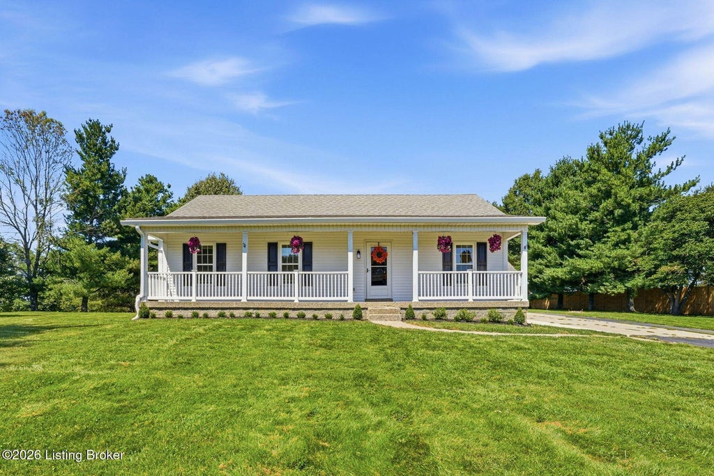 Photo of 142 Meadow Lake Dr, Taylorsville, KY 40071 (MLS # 1733219)