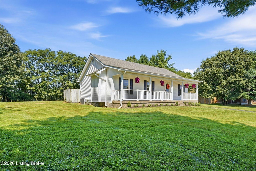 Photo of 142 Meadow Lake Dr, Taylorsville, KY 40071 (MLS # 1733219)