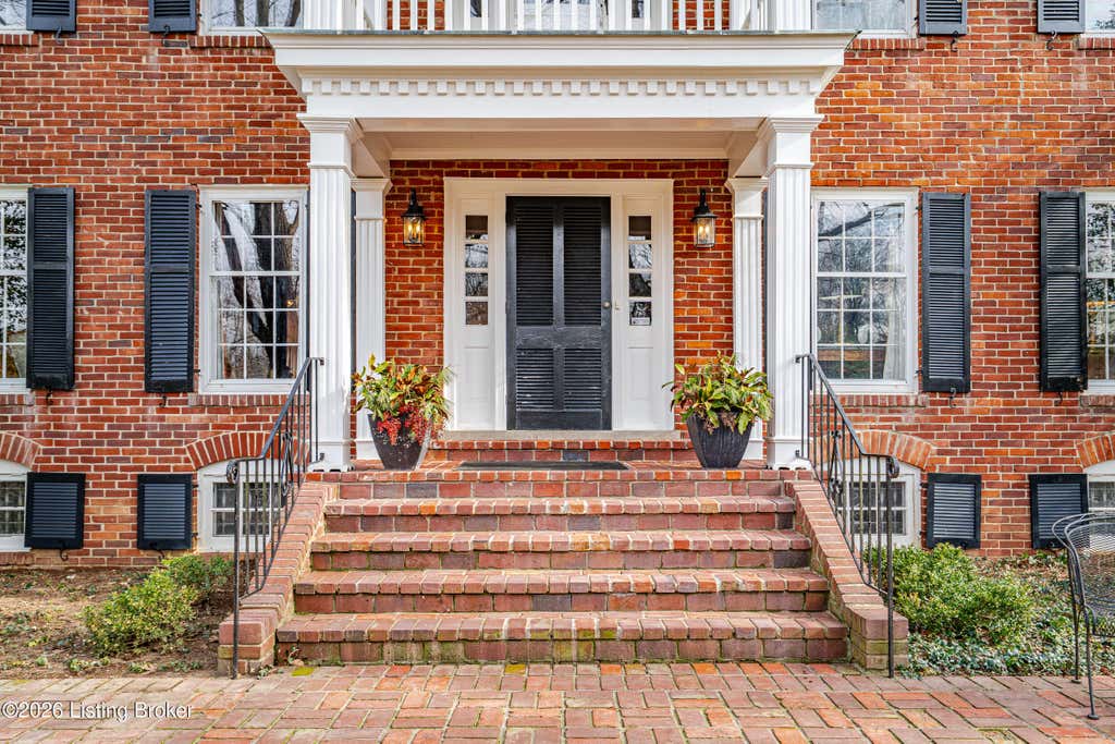 Photo of 154 Totem Rd, Louisville, KY 40207 (MLS # 1716476)