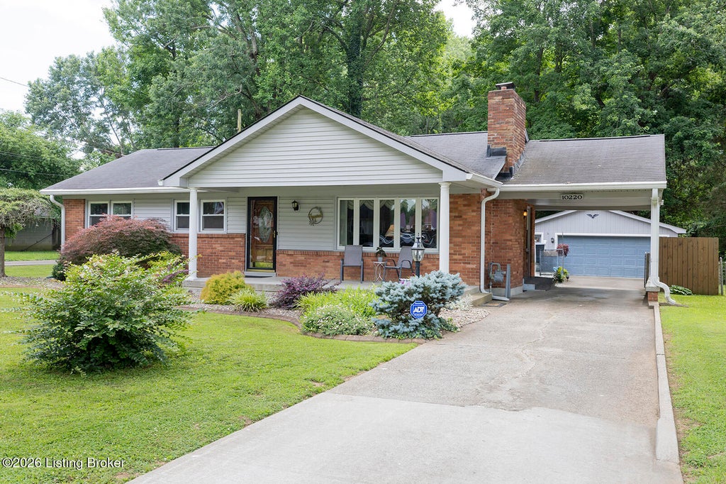 Photo of 10220 Starlight Way, Louisville, KY 40272 (MLS # 1719737)