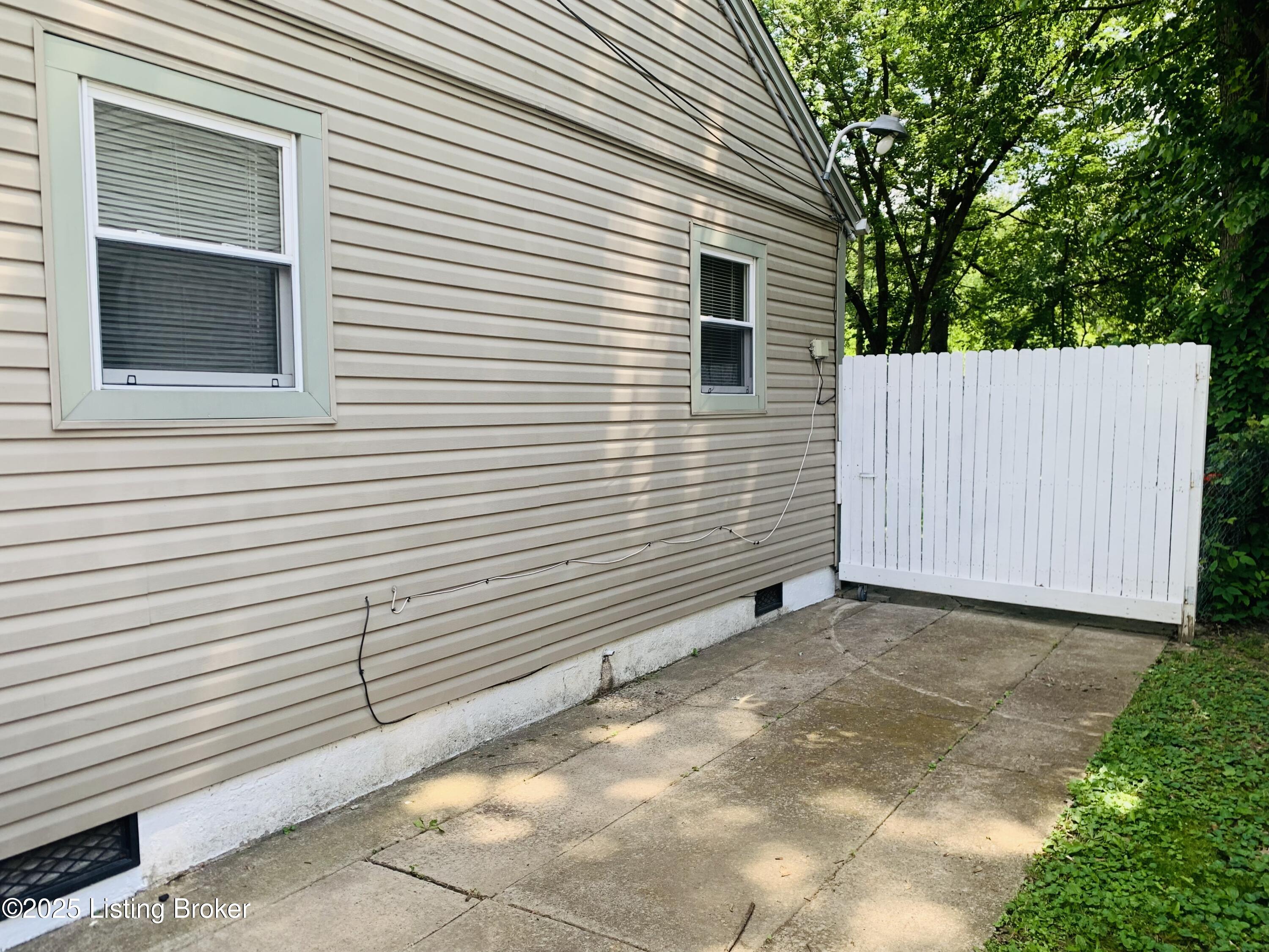 219 N 37th St, Louisville, Pennsylvania image 16