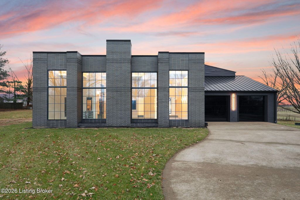 Photo of 704 Hollow Trace, Shelbyville, KY 40065 (MLS # 1706276)