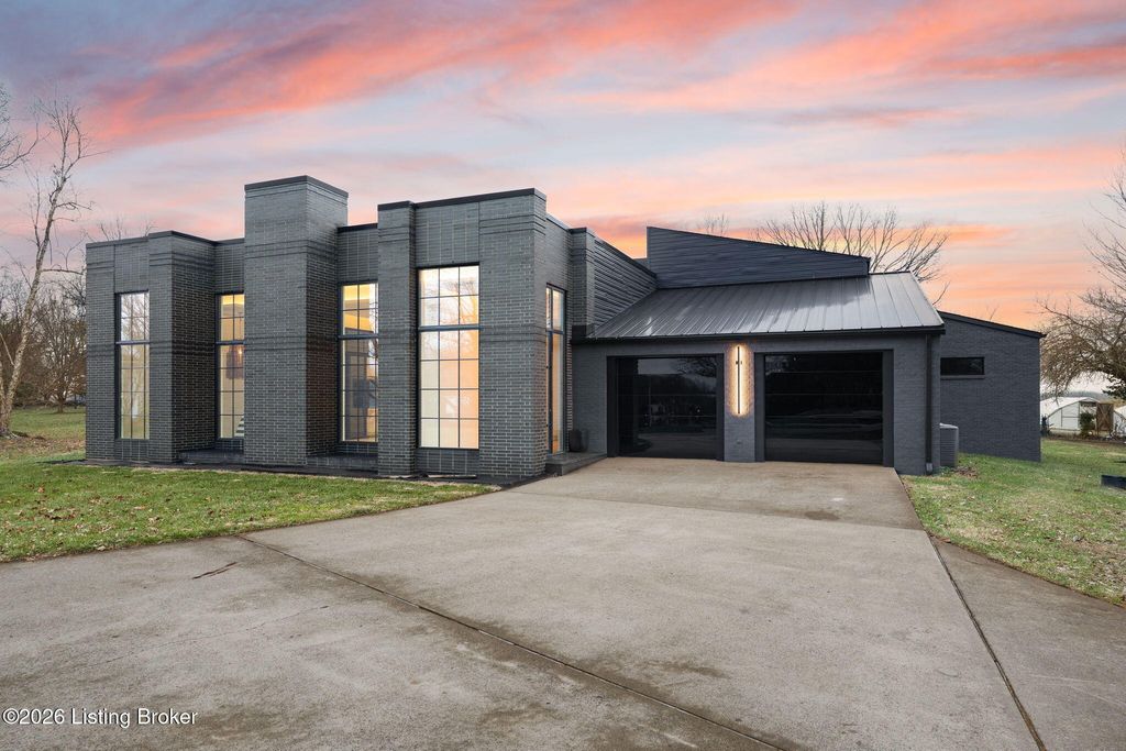 Photo of 704 Hollow Trace, Shelbyville, KY 40065 (MLS # 1706276)