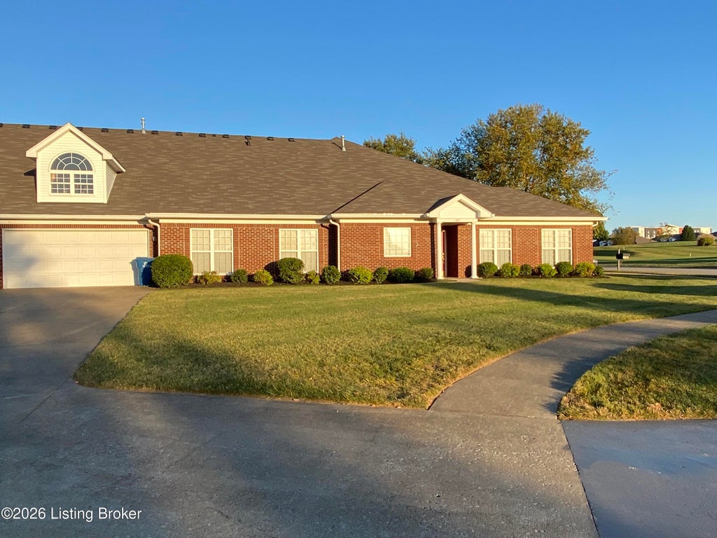 Photo of 172 Clubhouse Dr, Shelbyville, KY 40065 (MLS # 1731767)