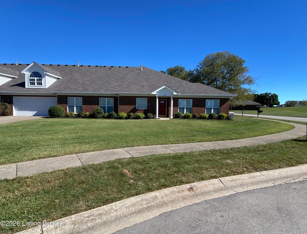Photo of 172 Clubhouse Dr, Shelbyville, KY 40065 (MLS # 1731767)