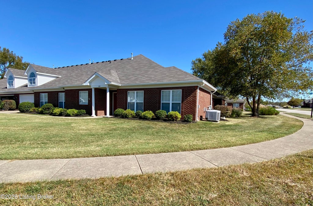 Photo of 172 Clubhouse Dr, Shelbyville, KY 40065 (MLS # 1731767)