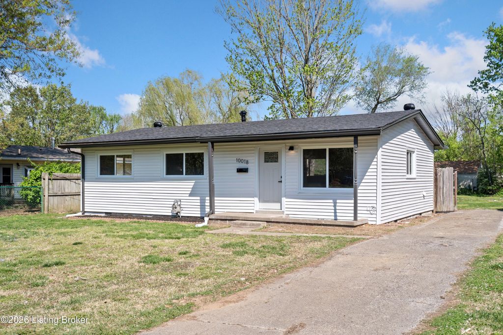 Photo of 10018 East Ave, Louisville, KY 40272 (MLS # 1713976)