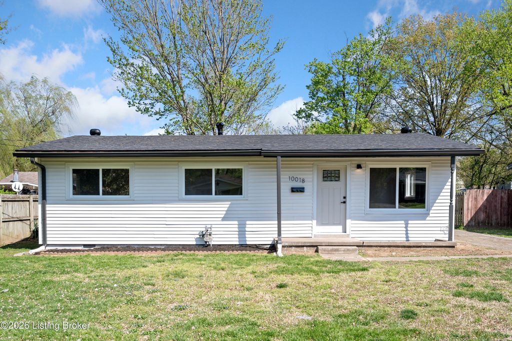 Photo of 10018 East Ave, Louisville, KY 40272 (MLS # 1713976)