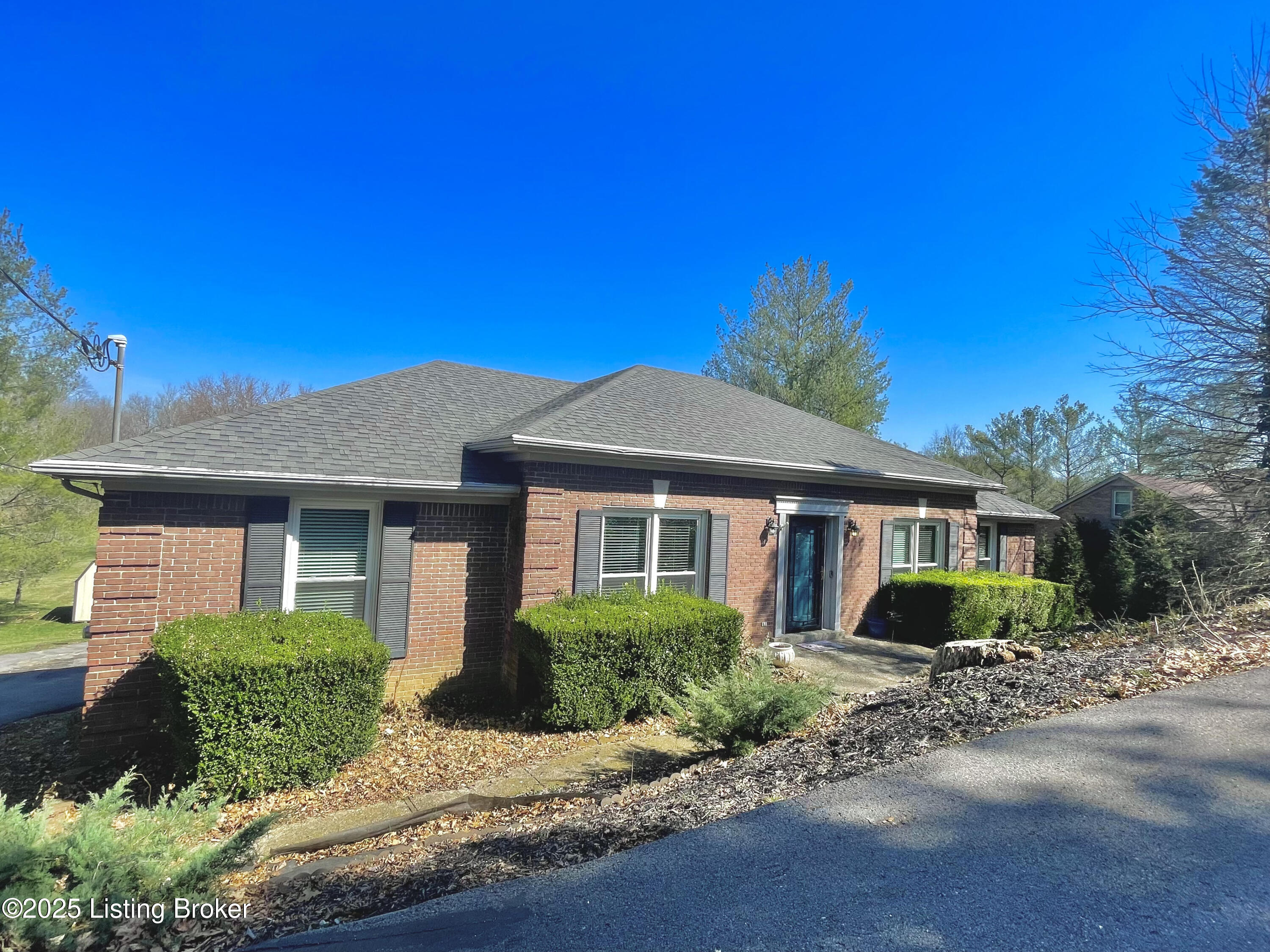 3833 Barbara Ann Blvd, Crestwood, Pennsylvania image 1