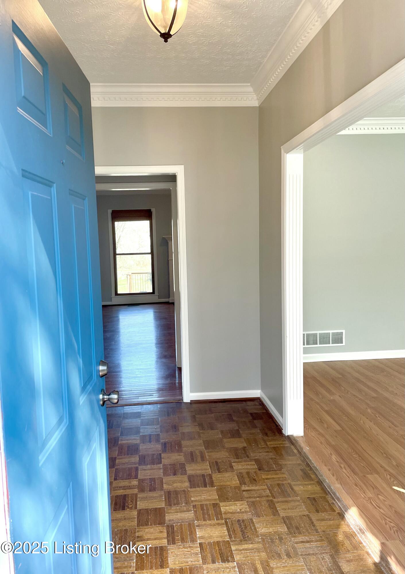 3833 Barbara Ann Blvd, Crestwood, Pennsylvania image 2